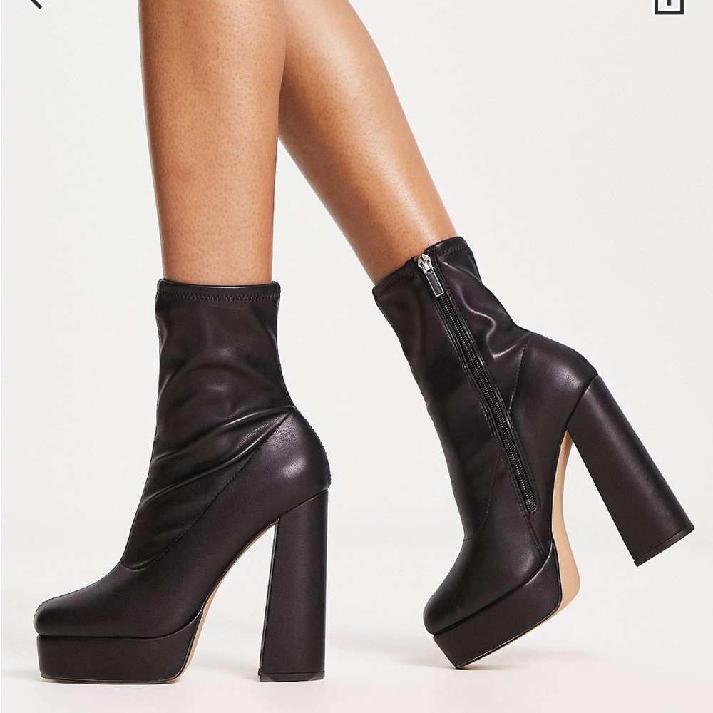 NA-KD platform boots